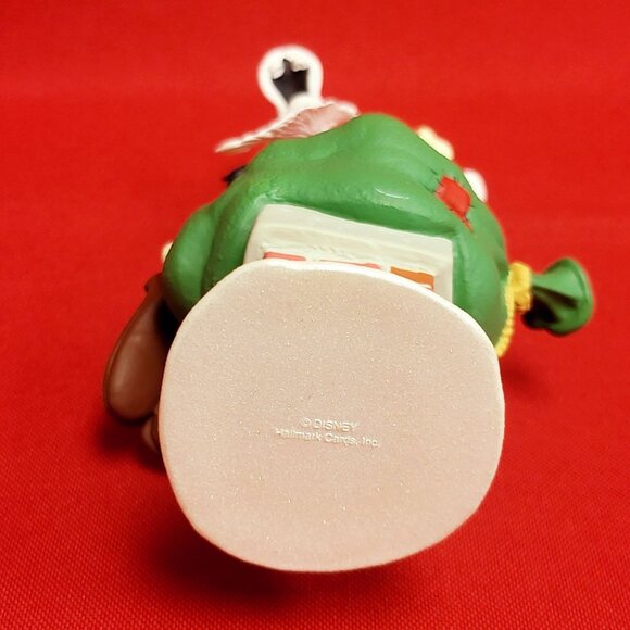 Goofy as Santas Helper Hallmark Disney Christmas Ornament 1999 - Picture 5 of 11